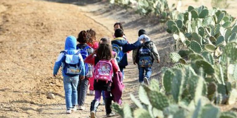مغرب تايمز - فضيحة : حوالي 5 آلاف مدرسة بدون ماء ولا مراحيض