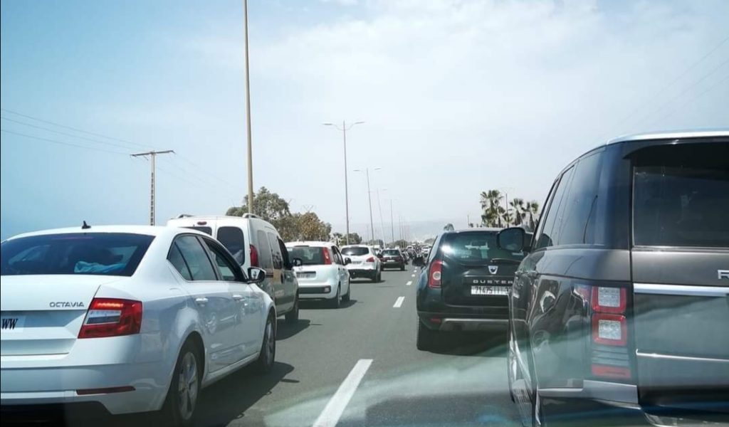 مغرب تايمز - أكادير.. معاناة المواطنين من الازدحام في الحركة بسبب بطئ أشغال التهيئة