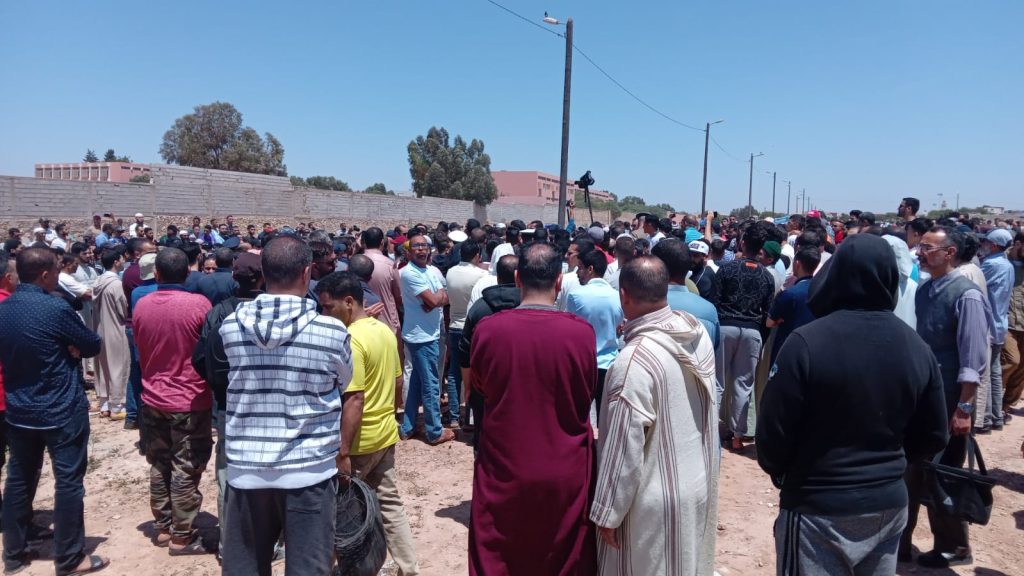 مغرب تايمز - جنازة مهيبة تحف جثمان الشرطي ضحية شجار بتاراست
