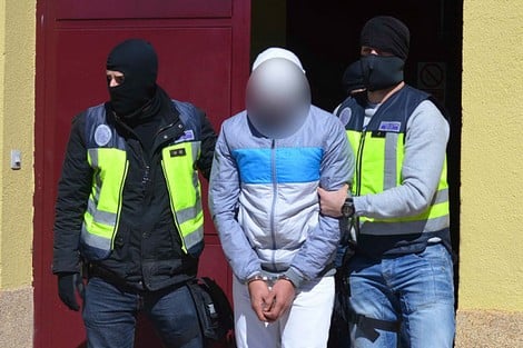 مغرب تايمز - ترحيل متهم بالإرهاب في هجمات مدريد "الدموية" إلى المغرب