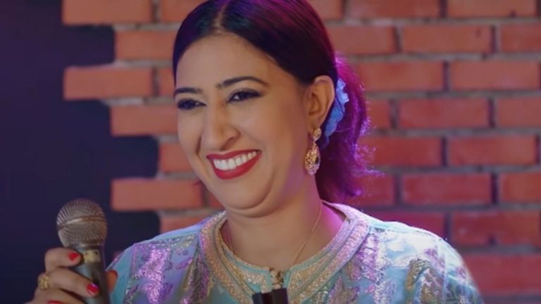 مغرب تايمز - بعد تألقها بدور 'الشيخة" بوطازوت تقدم برنامج "لالة العروسة"