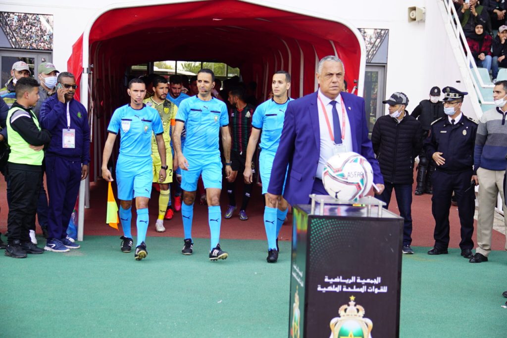 مغرب تايمز - الفريق العسكري والتطواني يصلان إلى أكادير وسط "يقظة فائقة" للسلطات