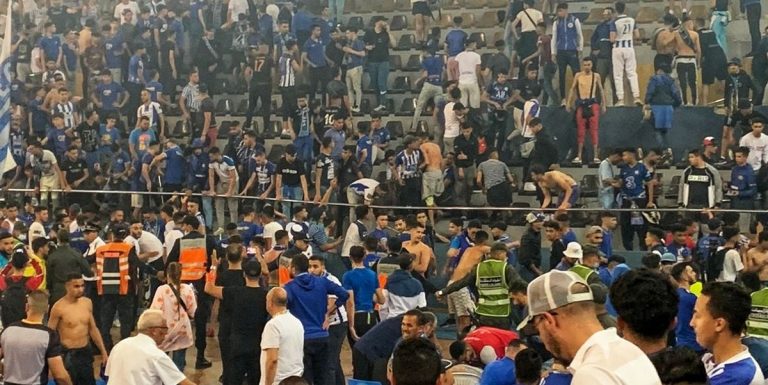 مغرب تايمز - طنجة.. انهيار مدرج قاعة مغطاة يتسبب في عشرات الإصابات –بالفيديو-