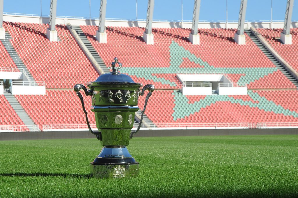 مغرب تايمز - الجماهير تتوافد على ملعب أدرار إستعداد لإنطلاق نهائي كأس العرش