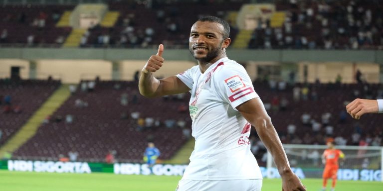 مغرب تايمز - ناد إنجليزي يرغب في التعاقد مع أيوب الكعبي