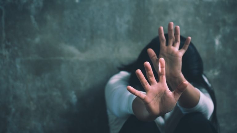 مغرب تايمز - ضحية مغربية أخرى تكشف خبايا خطيرة في قضية "إغتصاب الثري الفرنسي" لفتيات مغربيات