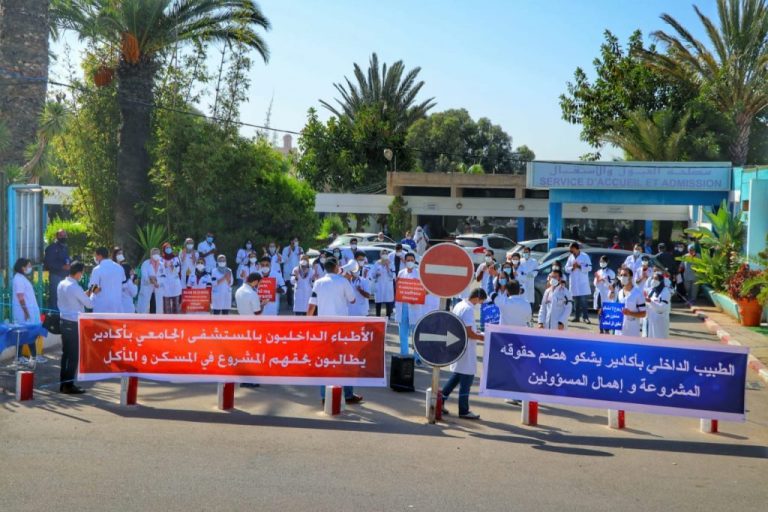 مغرب تايمز - الأطباء الداخليون بأكادير يستنكرون...