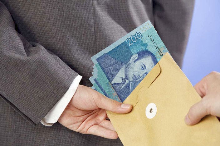 مغرب تايمز - "زلزال في القضاء".. توقيف قاض بالدائرة الإستئنافية متلبسا بالرشوة