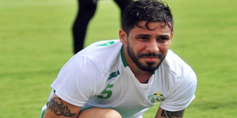 مغرب تايمز - الرجاء يحسمُ "الديربي" لصالحه بإقتناصه ركلتي جزاء