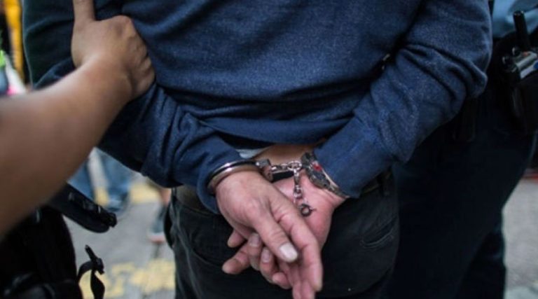 مغرب تايمز - خطير : مقرقب مسلح بسيف يهاجم مدرسة ابتدائية ببيوكرى