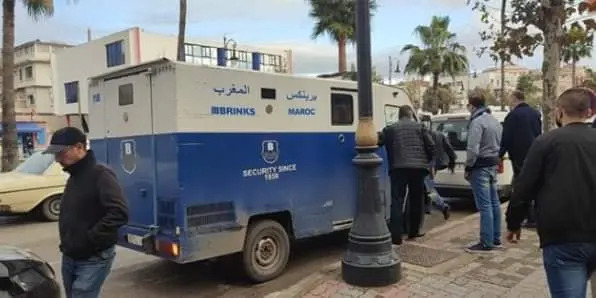 مغرب تايمز - 44 سنة سجنا نافذا للمتهمين في قضية "السطو" على ناقلة أموال طنجة
