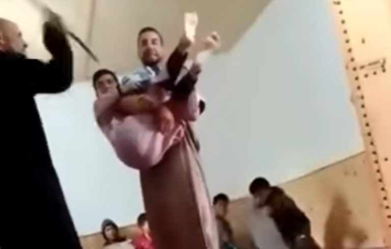 مغرب تايمز - المحكمة تنطقُ بحكمها ضد فقيه "الفلقة" ومساعده