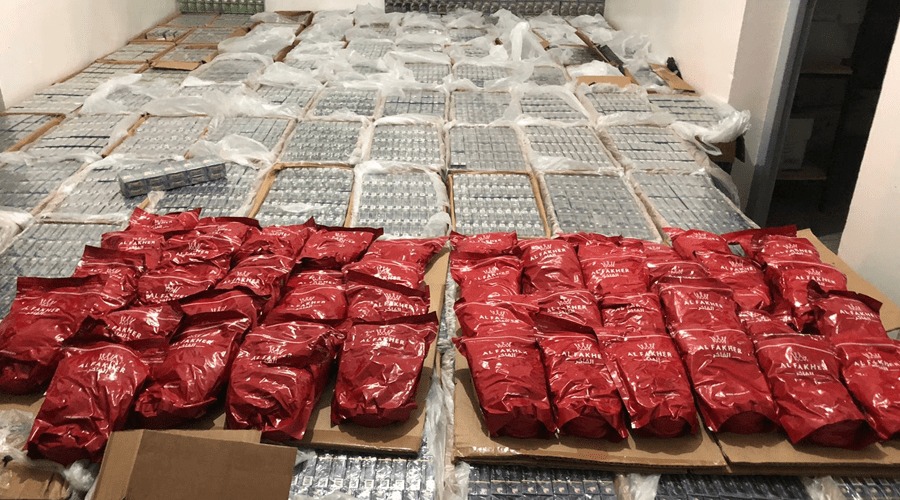 مغرب تايمز - "بزناسة أكادير" يغرقون المدينة ب"النفحة والمعسل والحشيش"