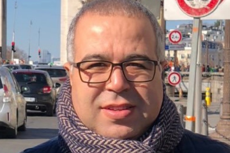 مغرب تايمز - من يكون الطبيب الجديد المشرف على صحة الملك؟