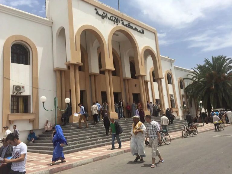 مغرب تايمز - اختلس "أموال ضخمة".. التحقيق مع نصاب انتحل صفة قانونية بإنزكان