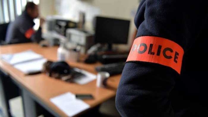 مغرب تايمز - بعد "ميد راديو" .. فضيحة كوميسير في ليلة خمرية ب"الزي الرسمي" للشرطة صور