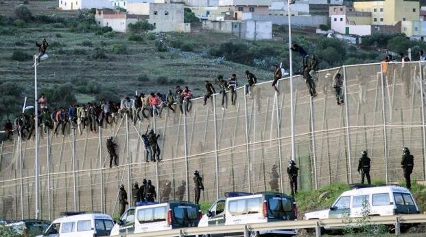 مغرب تايمز - محاكمة 66 مهاجرا غير نظامي ومتابعتهم بتهم ثقيلة