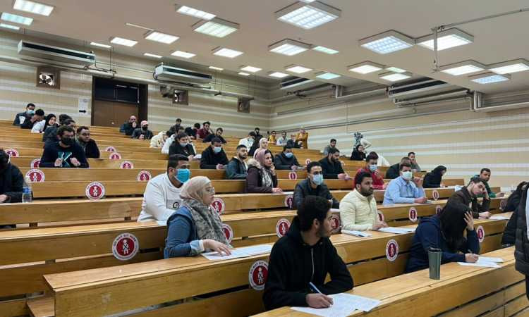 مغرب تايمز - وضعية الطلبة العائدين من أوكرانيا تجر ميراوي للمساءلة