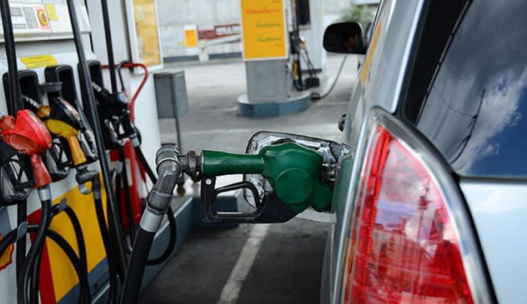 مغرب تايمز - المهنيون يشلون حركة النقل الطرقي بعد عيد الأضحى