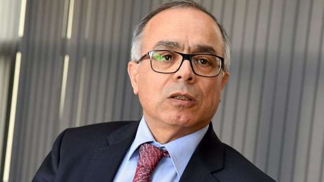 مغرب تايمز - "النقّالة ديال الباك" شيّبو وزارة بنموسى .. "مايمكنش يكون شرطي على كل تلميذ"