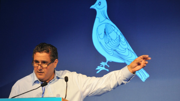 مغرب تايمز - إتهم الحزب ببيع "الأوهام" للمواطنين .. أبرز قياديي حزب التجمع الوطني للأحرار ينتفض