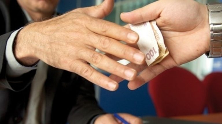 مغرب تايمز - "شاهد زور" في قبضة أمن امنتانوت بعد ضبطه متلبسا بالرشوة