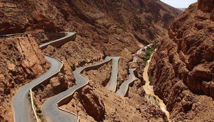 مغرب تايمز - الانهيارات الصخرية بطريق “تيشكا” تصل البرلمان