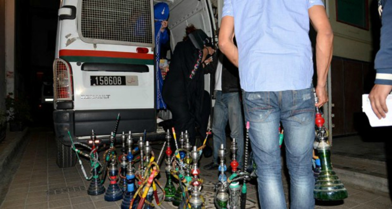 مغرب تايمز - مداهمة مقهى للشيشا وسط سوق بأولاد تايمة