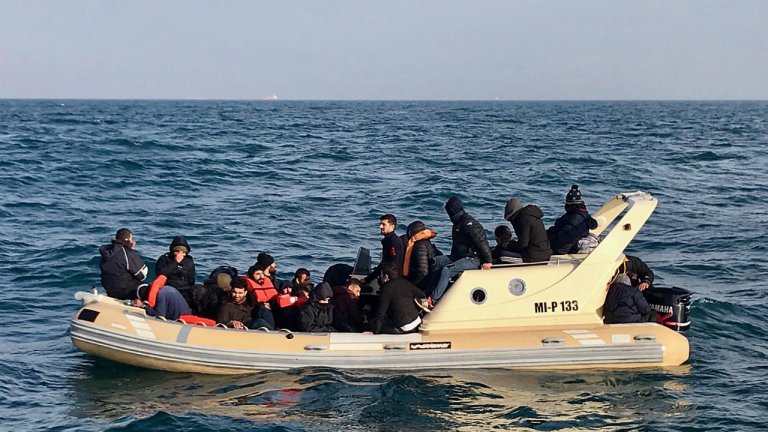 مغرب تايمز - تفكيك عصابة لتهريب "المهاجرين" من المغرب