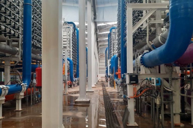 مغرب تايمز - انتهاء اختبارات محطة تحلية المياه بأكادير