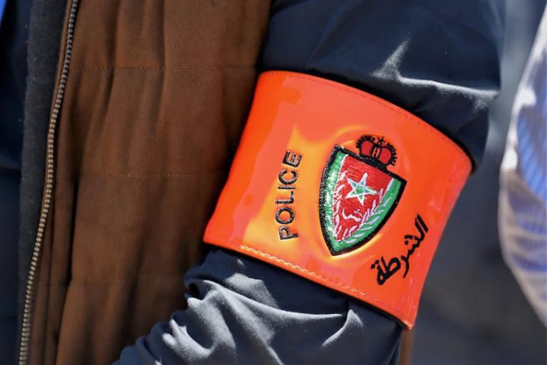 مغرب تايمز - رشوة تعصفُ بموظف شرطة وتهم ثقيلة تُلاحقه